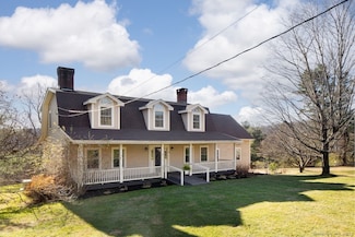 24 Ore Hill Rd, Lakeville, CT 06039