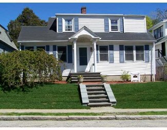 25 Almy St, Newport, RI 02840