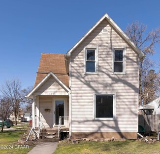 324 Walnut St, Grand Forks, ND 58201