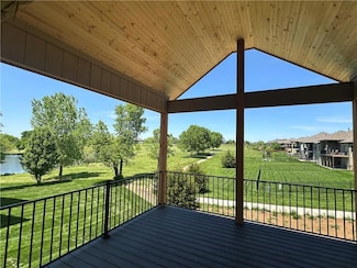802 Savannah Ct, Greenwood, MO 64034