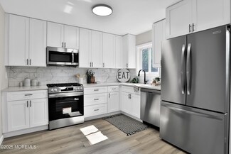520 East Rd, Belford, NJ 07718