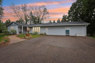 1985 Mabel Ct, Chaska, MN 55318