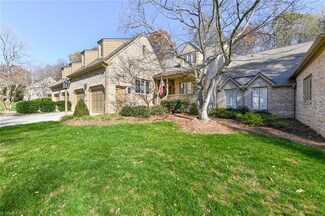 28 Sturbridge Ln, Greensboro, NC 27408