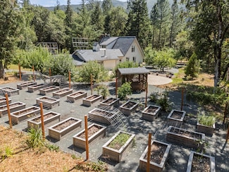 3806 Jumpoff Joe Creek Rd, Grants Pass, OR 97526