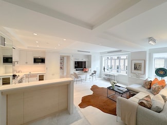 21 E 61st St Unit 5 A, New York, NY 10065