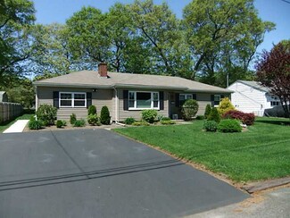 131 Capron Farm Dr, Warwick, RI 02886