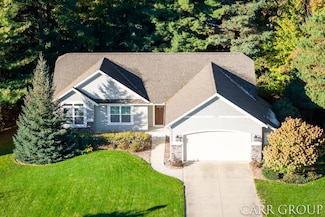 9065 Winterberry Dr, West Olive, MI 49460