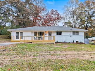 234 Lakeview Dr, Rossville, GA 30741