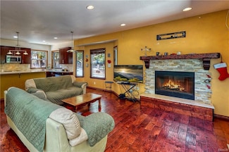 319 Triangle Nook Rd, Crestline, CA 92322