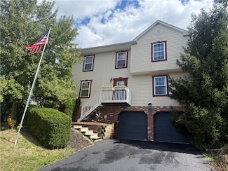 214 Hooks Ln, Canonsburg, PA 15317