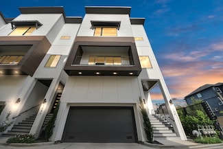 1044 W 17th St, Houston, TX 77008