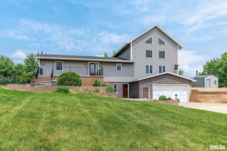 4460 160th St, Clinton, IA 52732