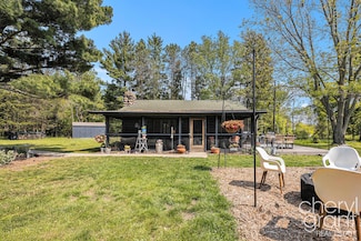 1228 Creekwood Dr, South Haven, MI 49090