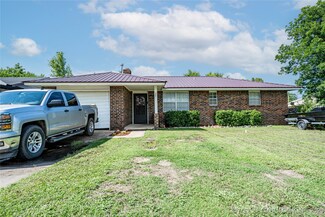 221 E 13th St, Hominy, OK 74035