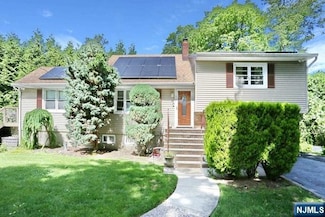 140 Dean St, Glen Rock, NJ 07452