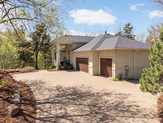 8679 Sunset Ct, Shakopee, MN 55379