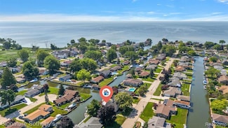 38008 Seaway Ct, Harrison Township, MI 48045