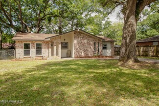 10013 Oakwood Park Dr, Moss Point, MS 39562