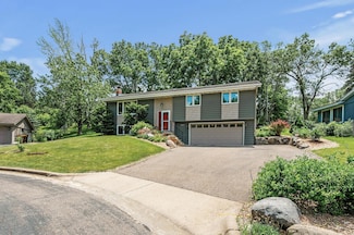 12417 Kennelly Rd, Burnsville, MN 55337