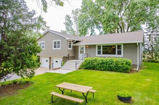 6761 Hickory Ln, de Forest, WI 53532