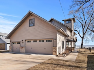 4208 Shady Ln S, Oshkosh, WI 54902