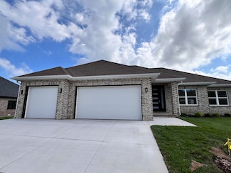 2090 N Silver Charm Ave, Springfield, MO 65802