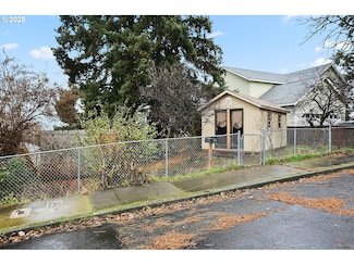319 W 13th St, the Dalles, OR 97058