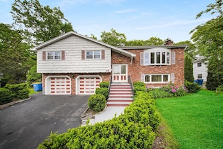 25 Gloversbrook Rd, Randolph, MA 02368