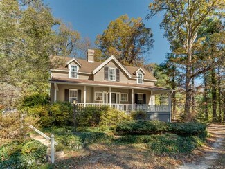 366 Chisholm St, Saluda, NC 28773