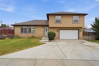 414 7th St, Benton City, WA 99320