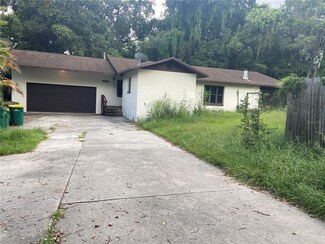 303 E Fountain St, Fruitland Park, FL 34731