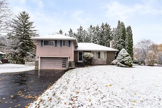 140 Bradford Rd, Pittsford, NY 14534