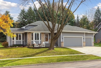 6806 Timber Crest Dr, Osseo, MN 55311