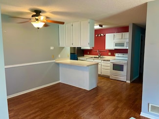 1029 Pond View Ct, Saint Paul, MN 55127