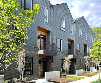 5321 Elmwood Plaza, Omaha, NE 68106