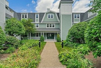 37 Hastings St Unit 207, West Roxbury, MA 02132