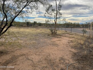 9481 Carol Dr, Three Points, AZ 85736