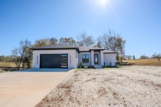 200 Bear Dr, Loretto, TN 38469