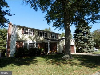 695 Lincoln Dr, Mount Laurel, NJ 08054