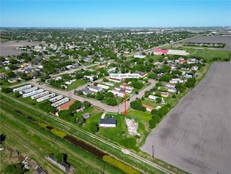 1025 John Wayne Dr, Robstown, TX 78380