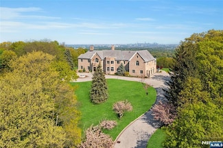 24 Club Way, Cedar Grove, NJ 07009