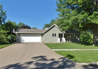 1304 Woodland Dr, Knoxville, IA 50138