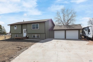 611 Cardinal Dr, Box Elder, SD 57719