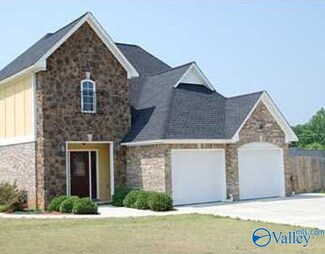 1104 Elm St NW, Hartselle, AL 35640