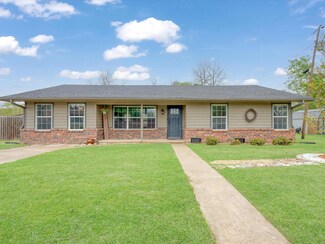 404 W Fowler St, Savoy, TX 75479