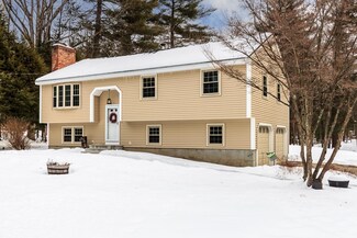 11 Center St, Litchfield, NH 03052
