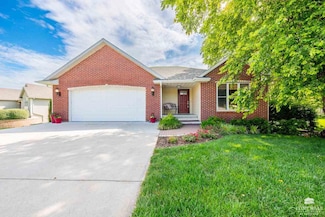 824 Brierwood Dr, Manhattan, KS 66502
