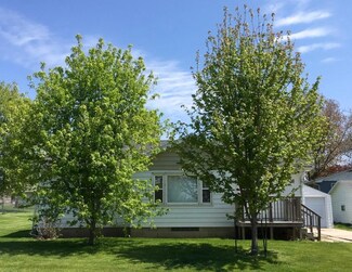 1208 7th St, Grundy Center, IA 50638