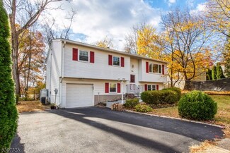 4 Maureen Ct, Lake Hiawatha, NJ 07034