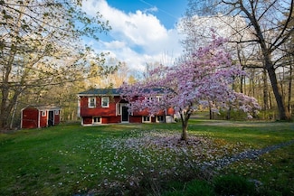 8 Adams Rd, Hubbardston, MA 01452